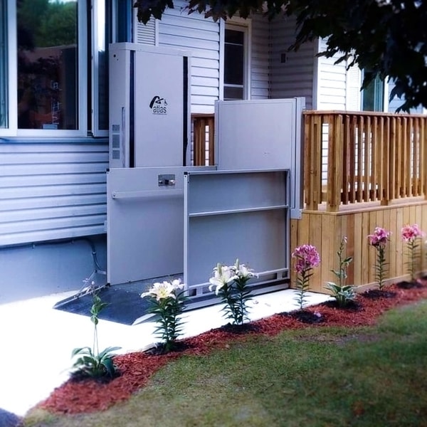 Atlas VISTA Vertical Platform Lift
